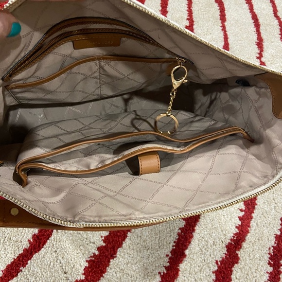 Michael Kors purse - Picture 3 of 4